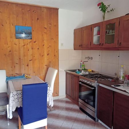 Apartments Nikola Pucisca Luaran gambar