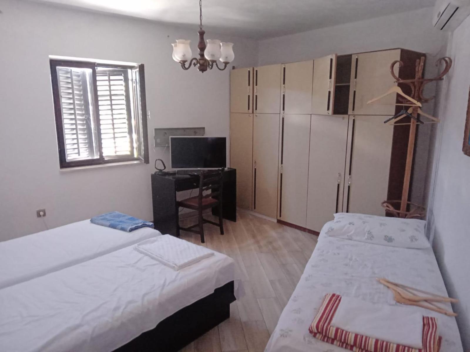 Apartments Nikola Pucisca Luaran gambar