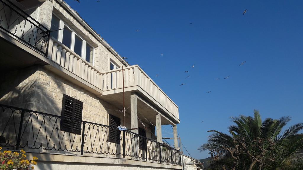 Apartments Nikola Pucisca Luaran gambar